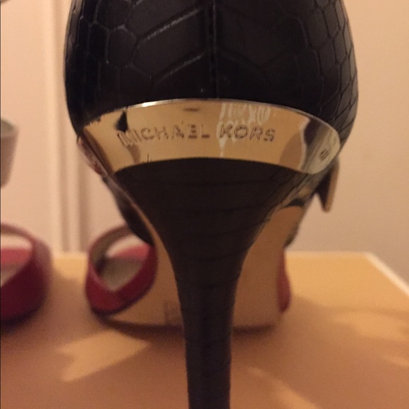 MICHAEL KORS COLOR BLOCK HEELS - Picture 6 of 7